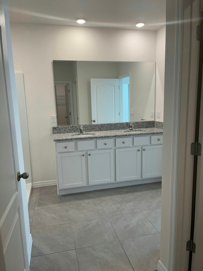 Building Photo - 1829 Red Rock Rd