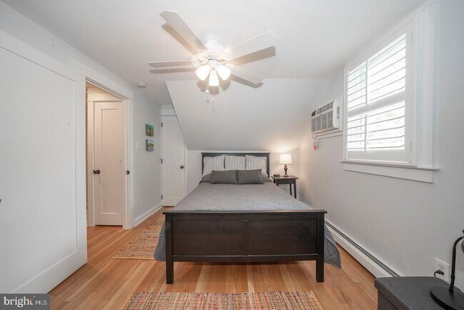 Building Photo - 533 Monument Ave