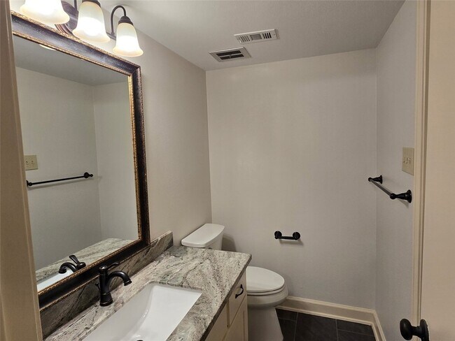 Building Photo - 856 Wax Myrtle Ln