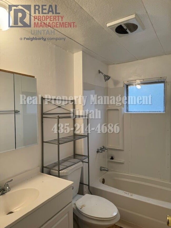 Building Photo - 3 Bedroom 1.5 Bathroom Single Wide Trailer