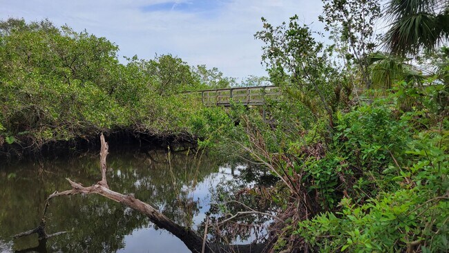 Building Photo - Annual UNfurnished 2/2 ground floor condo in water front boating community