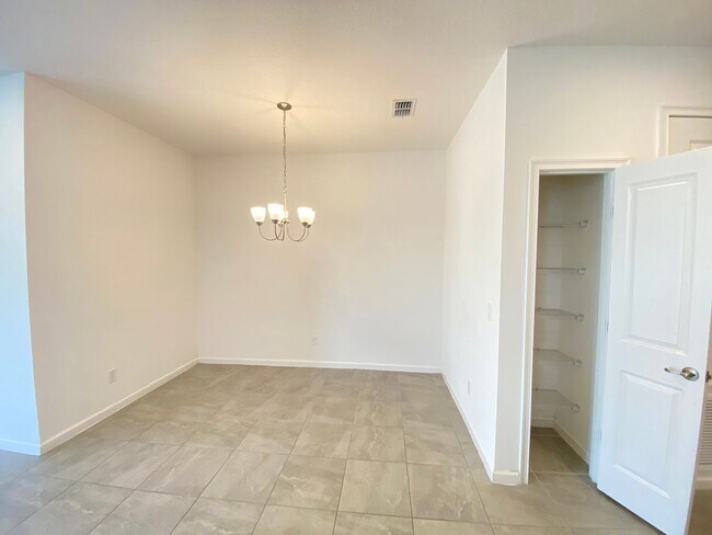 Building Photo - 1273 Hendon Lp