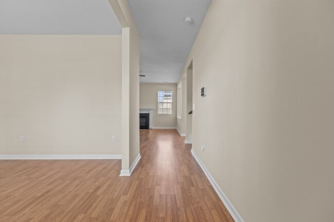 Building Photo - 624 Hiddenbrook Dr