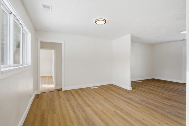 Building Photo - 6325 Woodsdale Dr