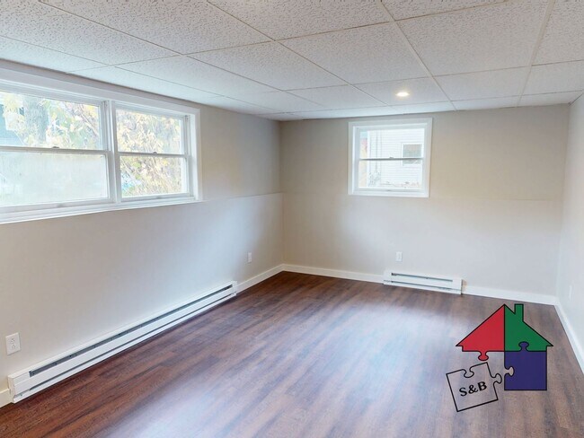 Building Photo - 20 Hubbard St