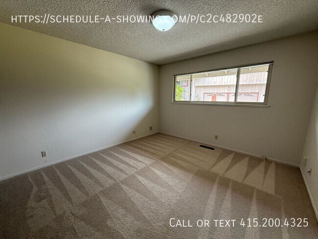 Building Photo - 740 Woodcrest Ln