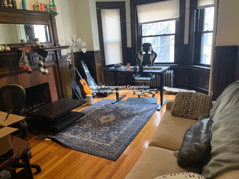 Building Photo - 533 Newbury St