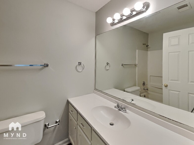 Building Photo - 5624 Kaitlyn Dr W