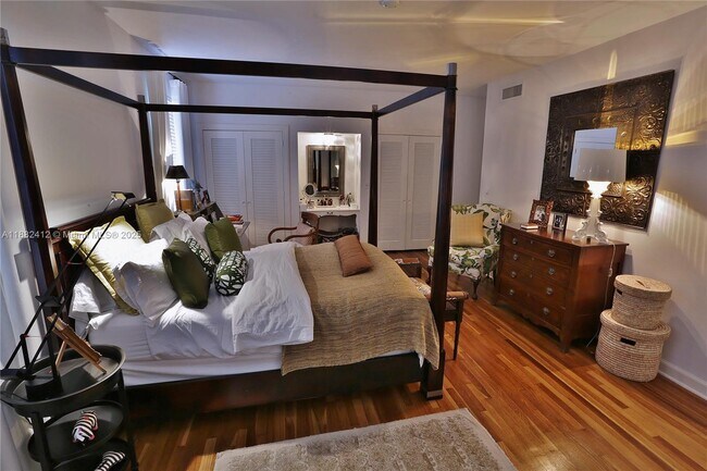 Building Photo - 2828 Segovia St