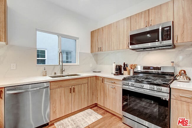 Building Photo - 434 N Ogden Dr