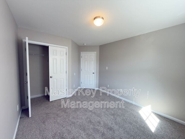 Building Photo - 2916 Hayward Ct