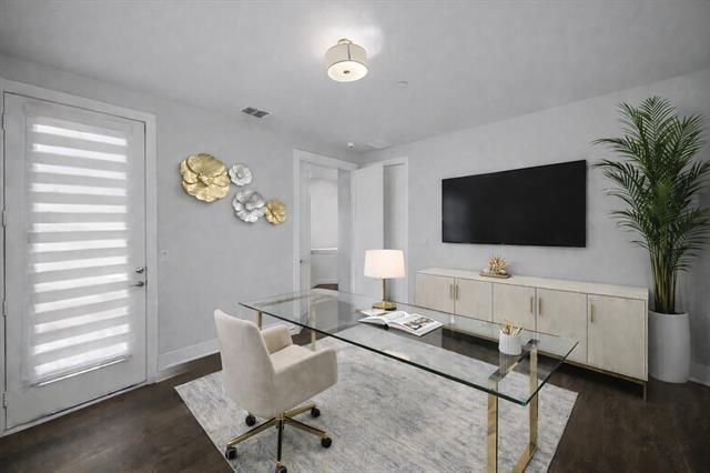 Building Photo - 381 E Greenbriar Ln