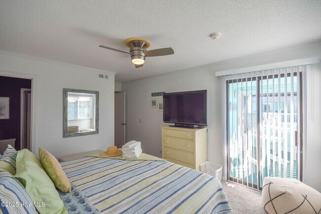 Building Photo - 301 Commerce Way