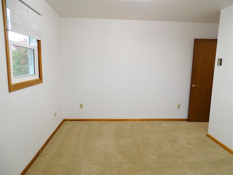 Building Photo - 236 Deep Run Rd