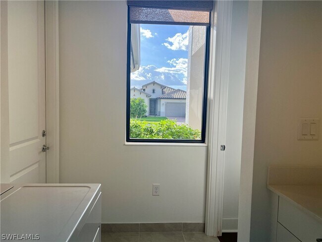 Building Photo - 5114 Panella Ave