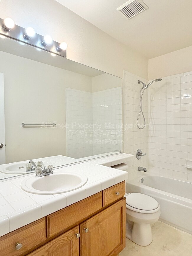Building Photo - 2825 Dristol Dr
