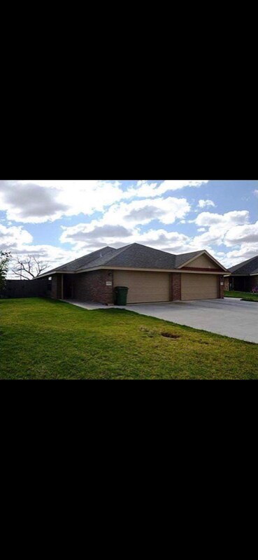 Building Photo - 4004 Carrera Ln