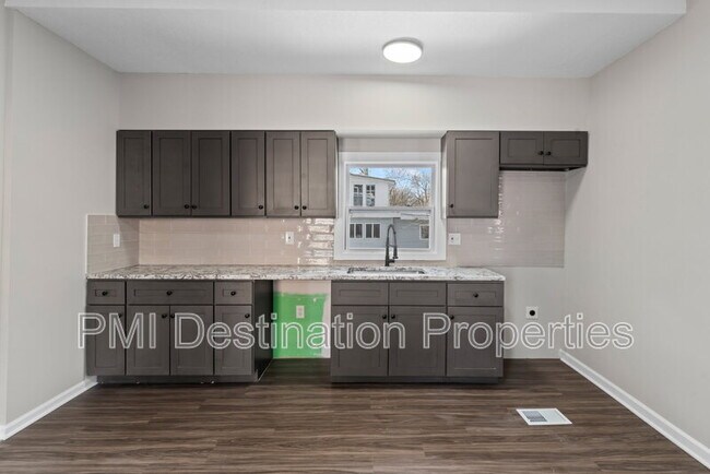 Building Photo - 811 N 10th St