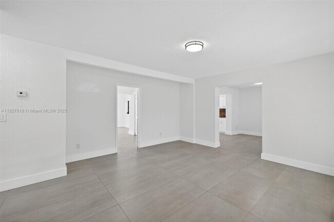 Building Photo - 17150 NE 18th Ave