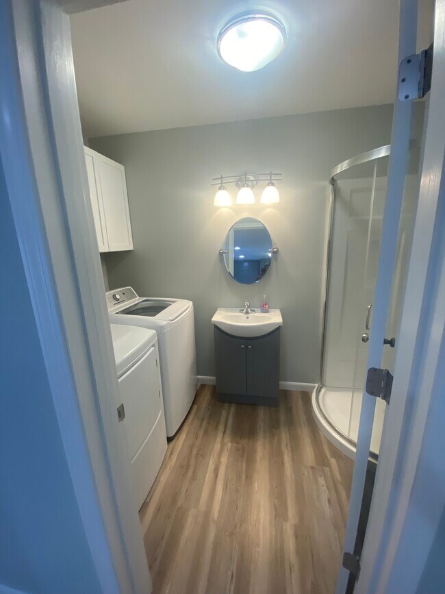 Building Photo - 919 George Madison Dr