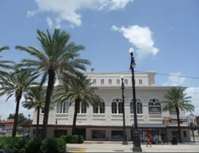 Building Photo - 1201 Canal St