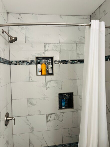 Private Bathroom with Shower - 6578 Country Wood Way