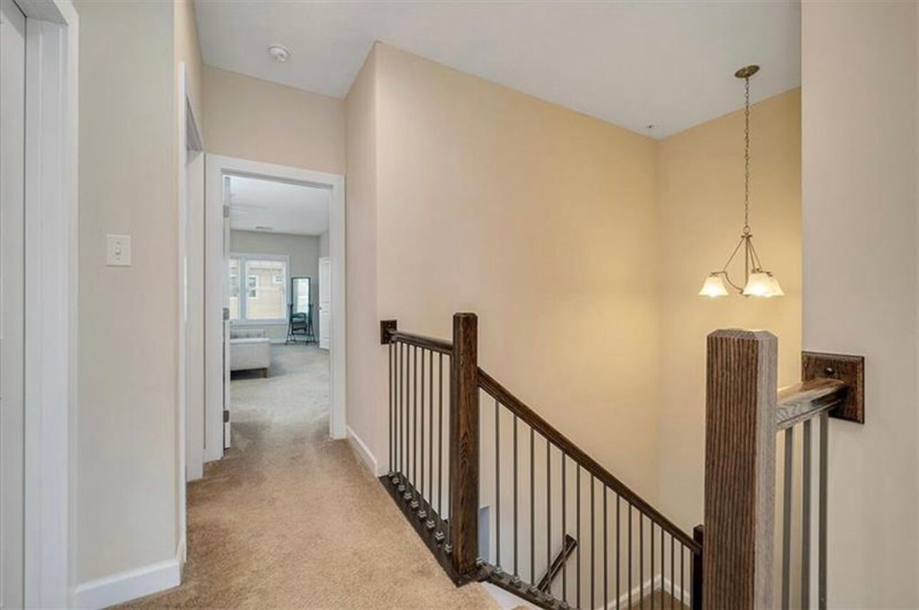 Building Photo - 323 Osona Ln