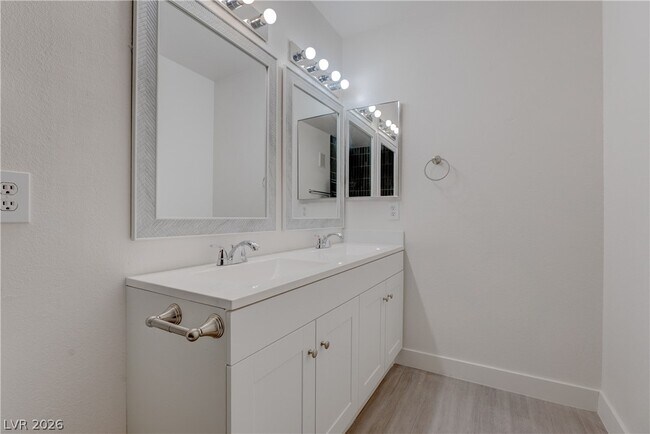 Building Photo - 3060 Tarpon