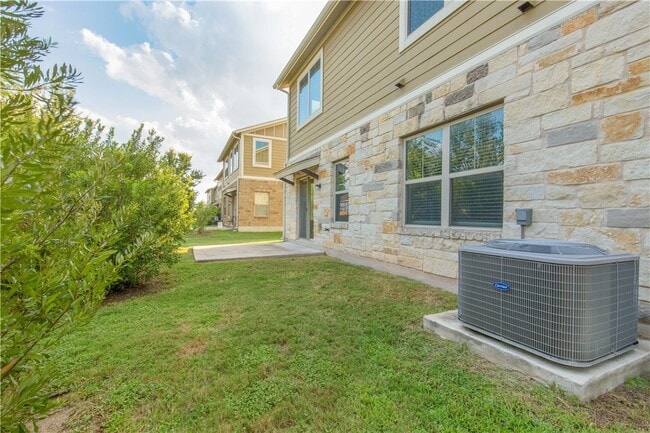 Building Photo - 1620 Bryant Dr