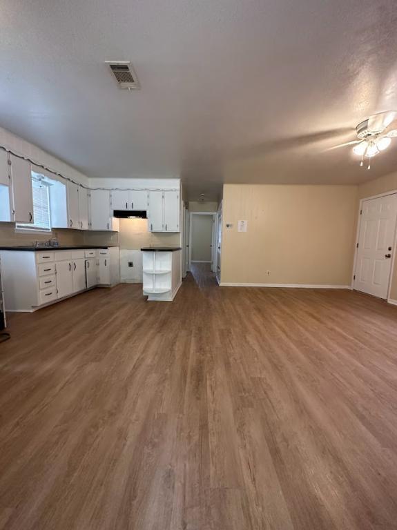 Building Photo - 312 N Ave B