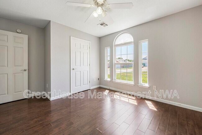 Building Photo - 520 Dewberry Ln
