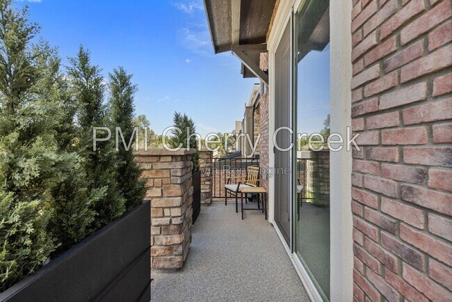 Building Photo - 356 E Orchard Rd
