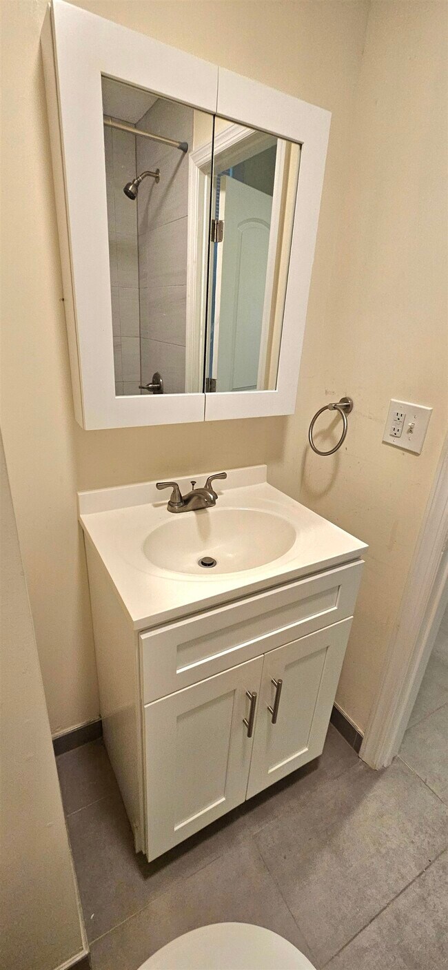 Building Photo - 327 Jackson St