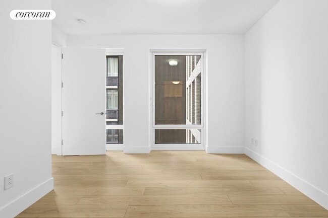 Building Photo - 15-1869 W 61st St
