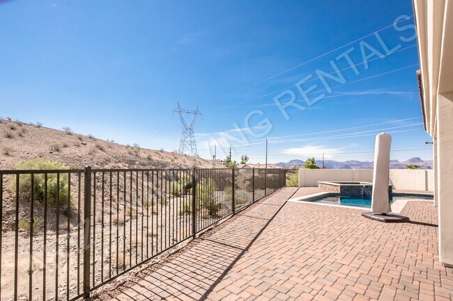 Building Photo - FURNISHED POOL HOME