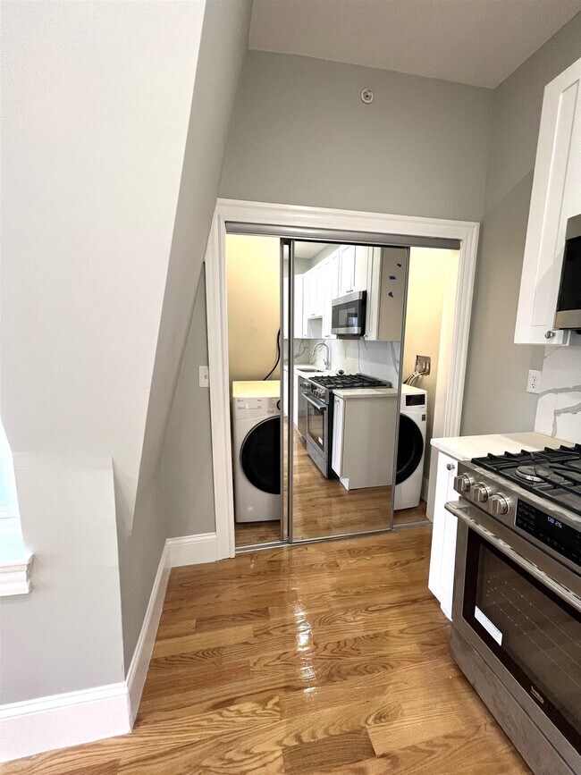 Building Photo - 67 Pearl St