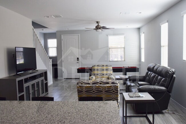 Building Photo - 8547 E Osage Ave