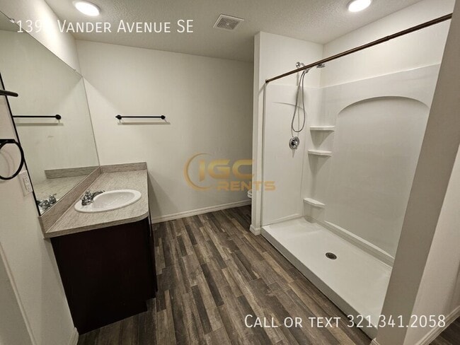 Building Photo - 1390 Vander Ave SE