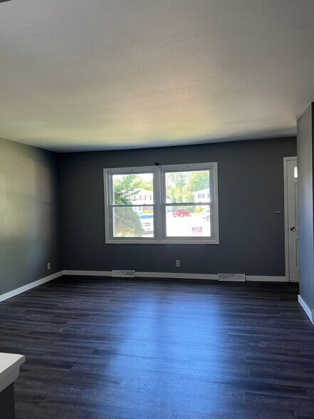 Building Photo - 218 E Laurie St