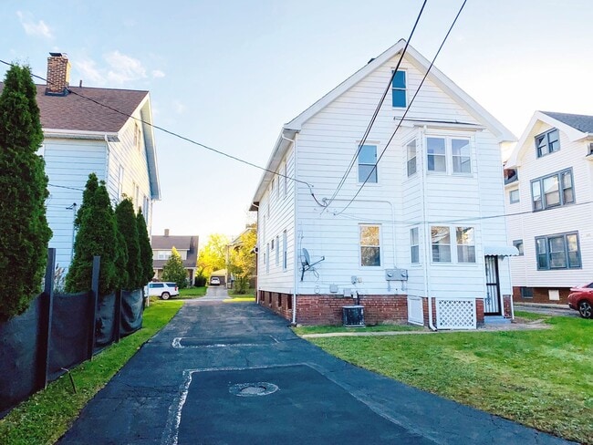 Building Photo - 3586 Chelton Rd