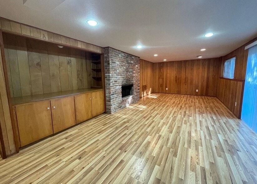 Building Photo - 5245 120th Ave SE