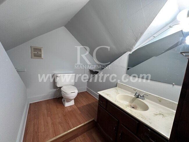 Building Photo - 1008-3 Vermilion-N