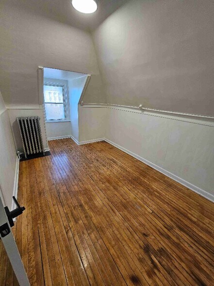 Building Photo - 309 Maple St