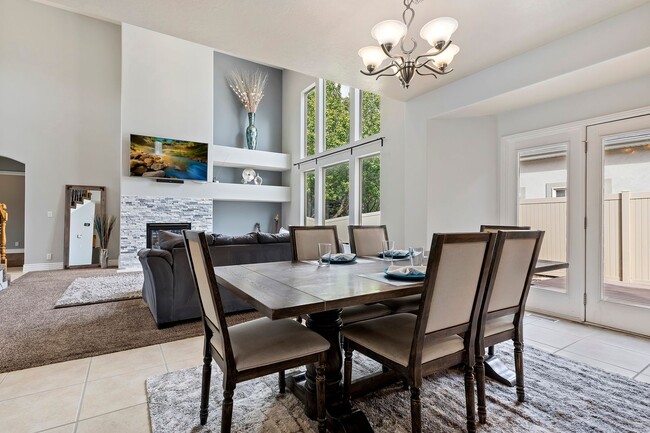 Building Photo - 4 Bedroom/ 4 Bathroom Home In Draper