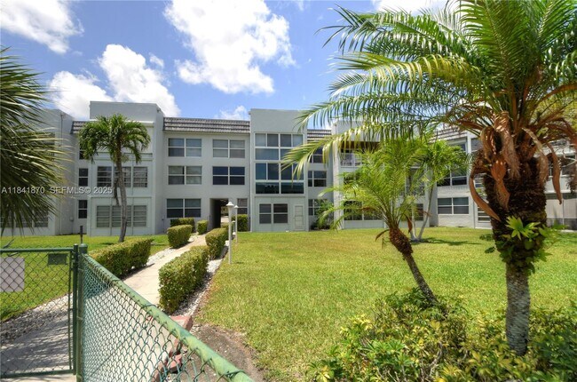 Building Photo - 6650 Royal Palm Blvd