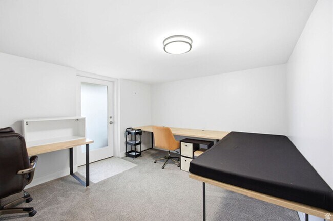Building Photo - 284 S 250 W