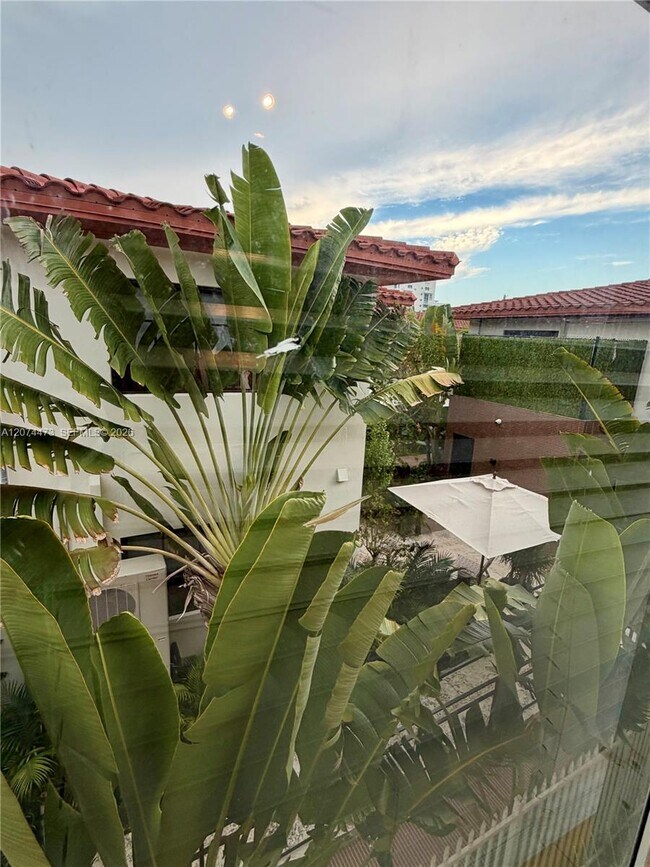 Building Photo - 7400 Harding Ave