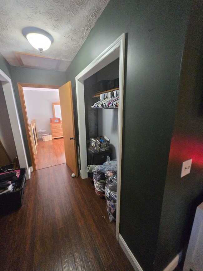 Building Photo - This charming 3-bedroom, 2-bathroom home o...