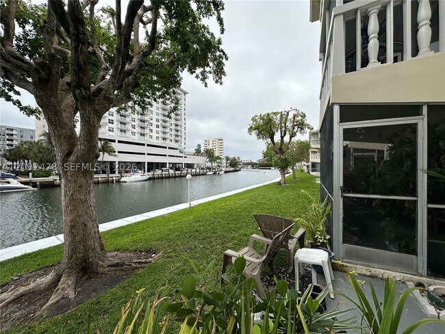 Building Photo - 450 Paradise Isle Blvd