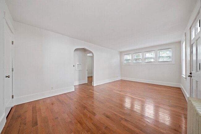 Building Photo - 479 Newport Ave